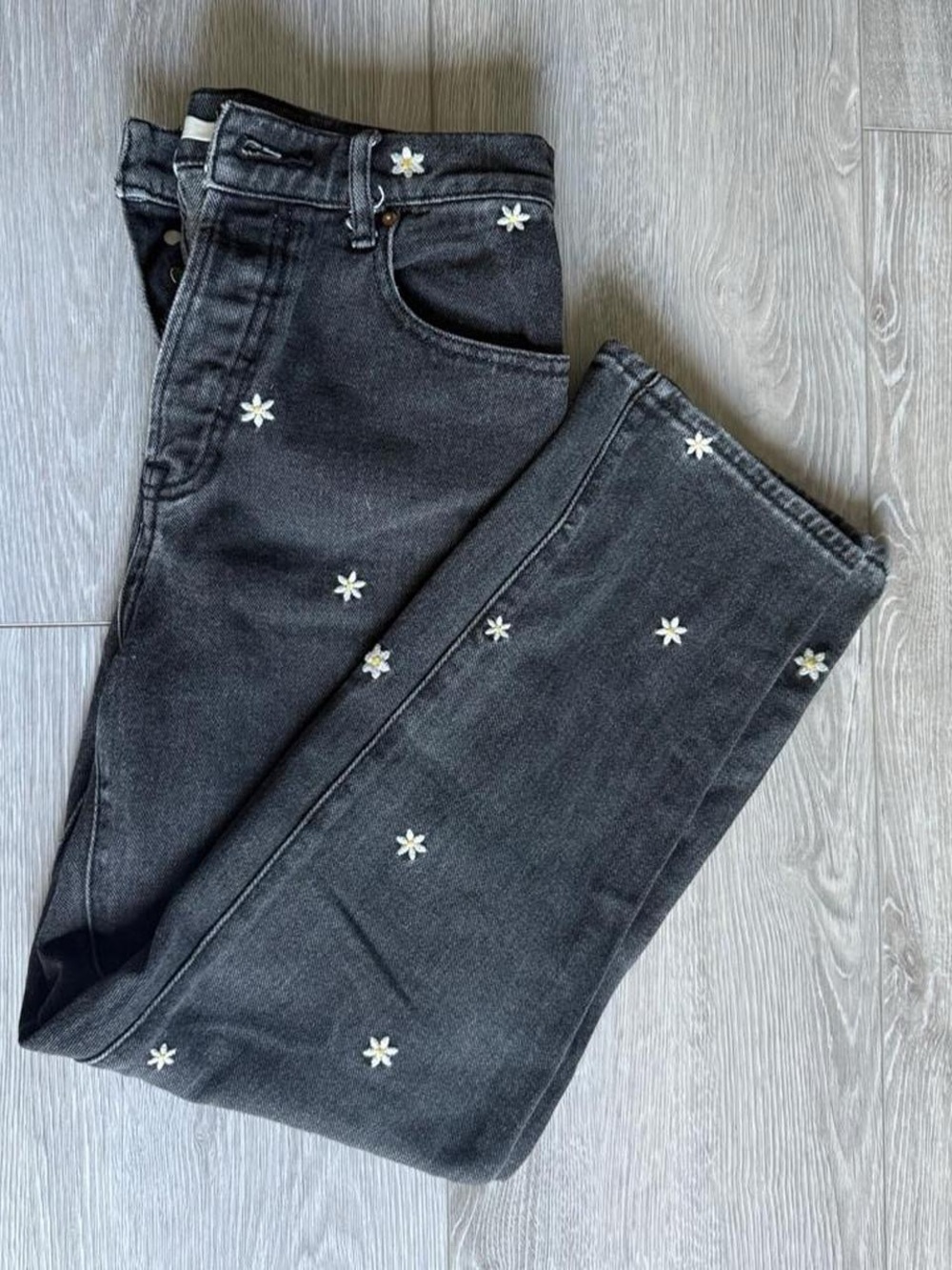 PacSun Black Straight-Leg Jeans with White Daisy Embroidery